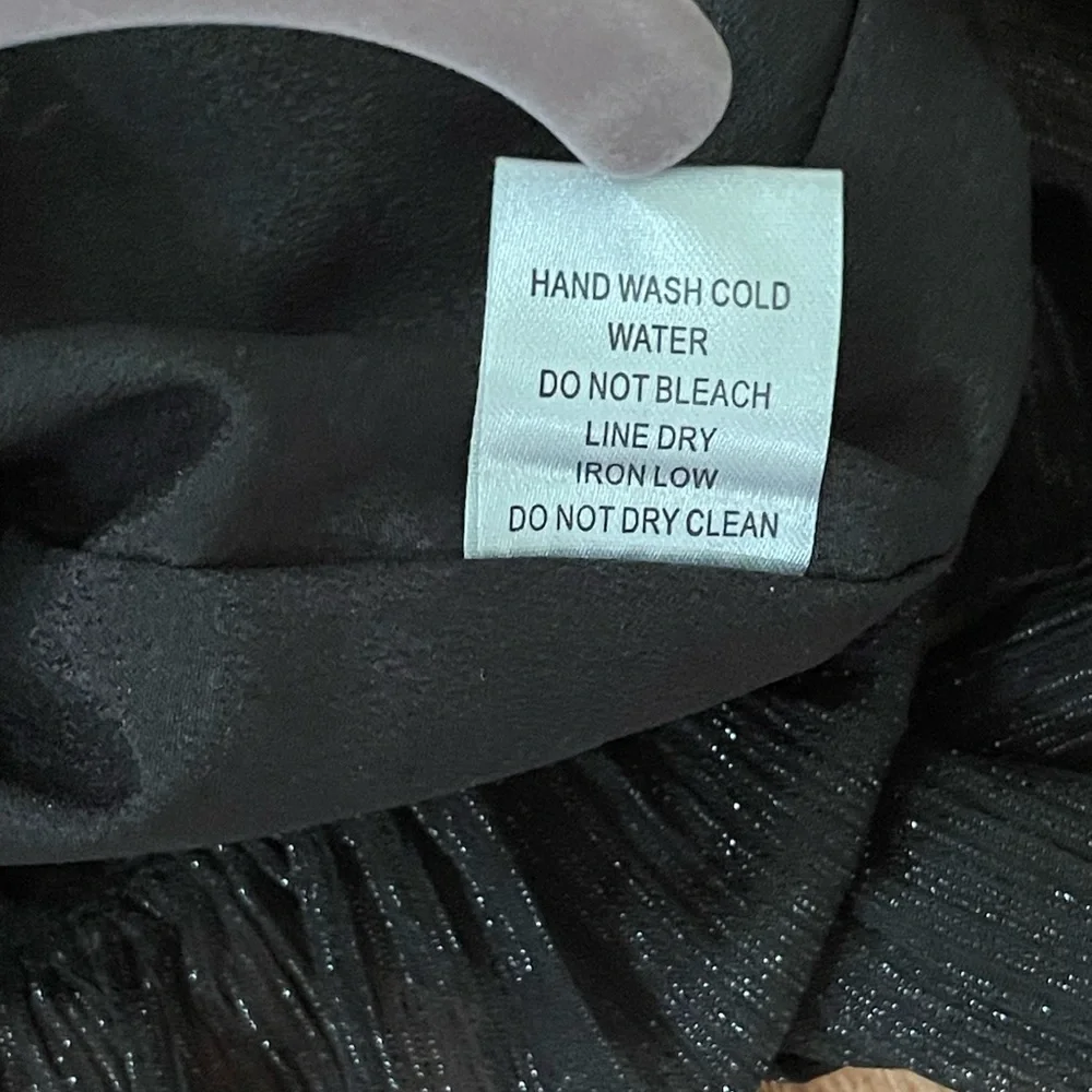 NWOT Black Sparkle Long Sleeve On-Off-Shoulder Crop Top. Small.🖤 - Picture 4 of 13